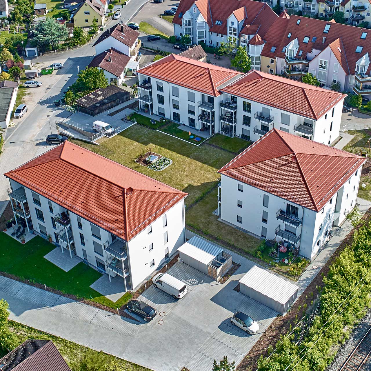 Wohnanlage Eckental – Luftaufnahme Luftaufnahme von Wohnanlage in Eckental bestehend aus vier Gebäuden