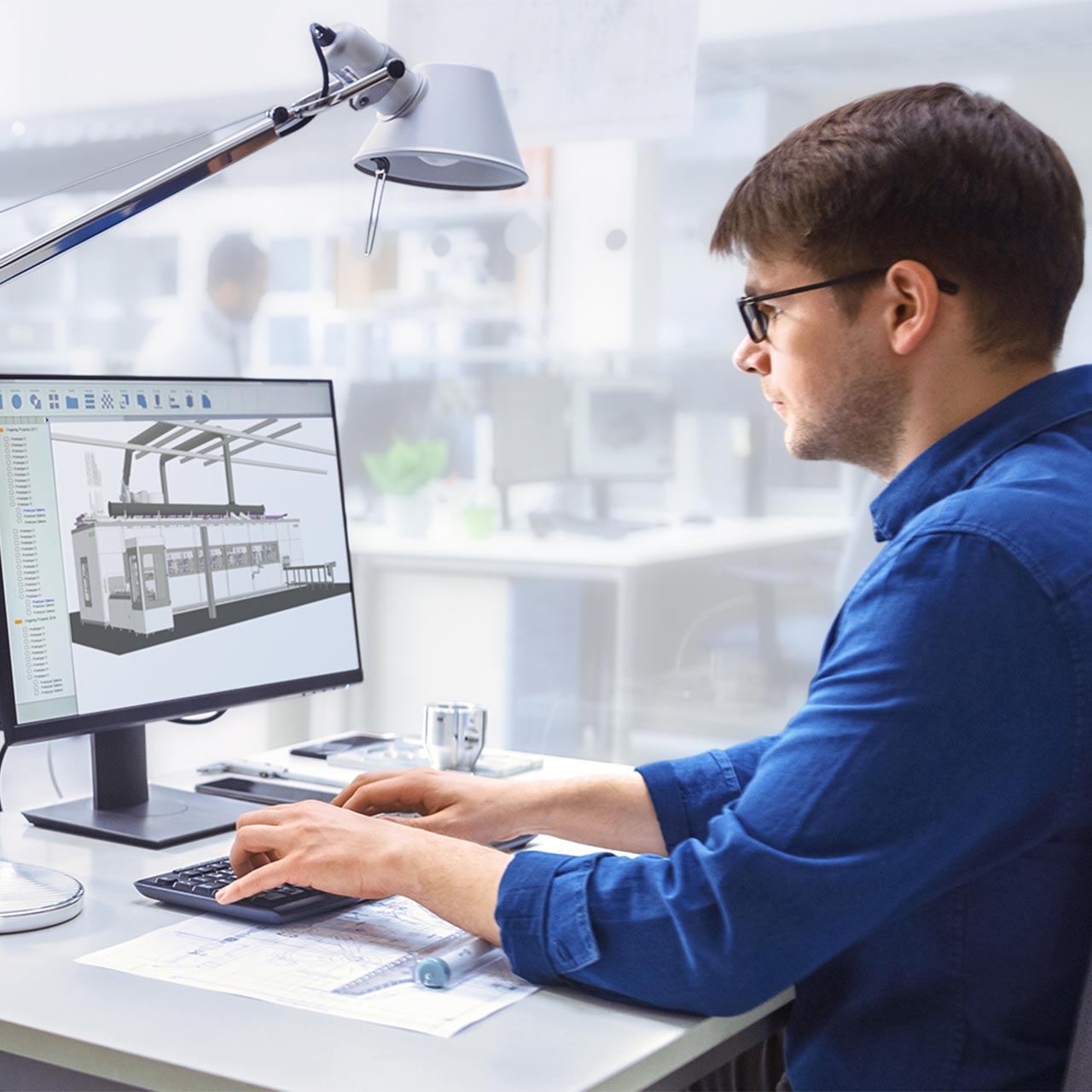 Technischer Zeichner am PC Mann am PC, technischer Zeichner