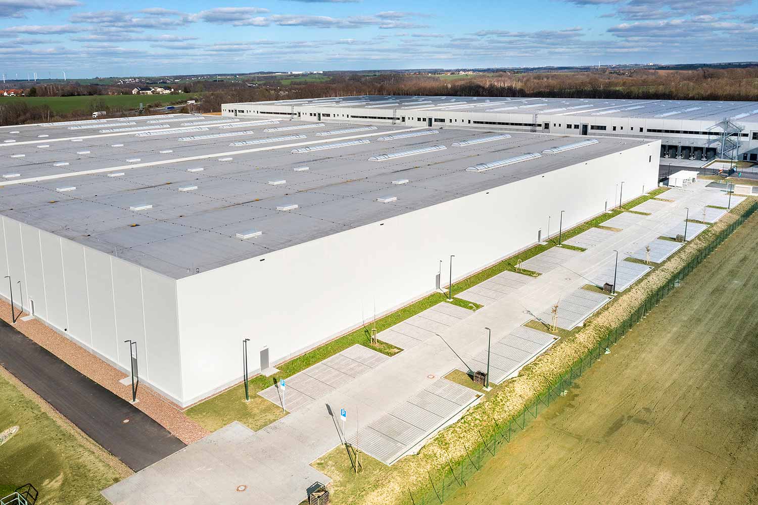 FUCHS_Logistikzentrum_HC_Luftbild_Parkflaechen_1500x1000_4
